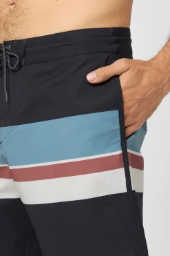 Mid Length^O'Neill Cruzer Stripe Scallop 18