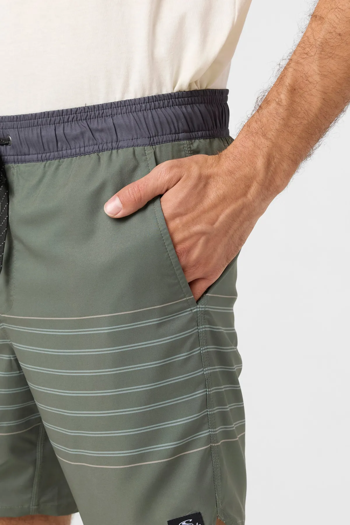 Shorts^O'Neill Perform Light Lined Elastic Waist 17" Hybrid Shorts - | dark olive