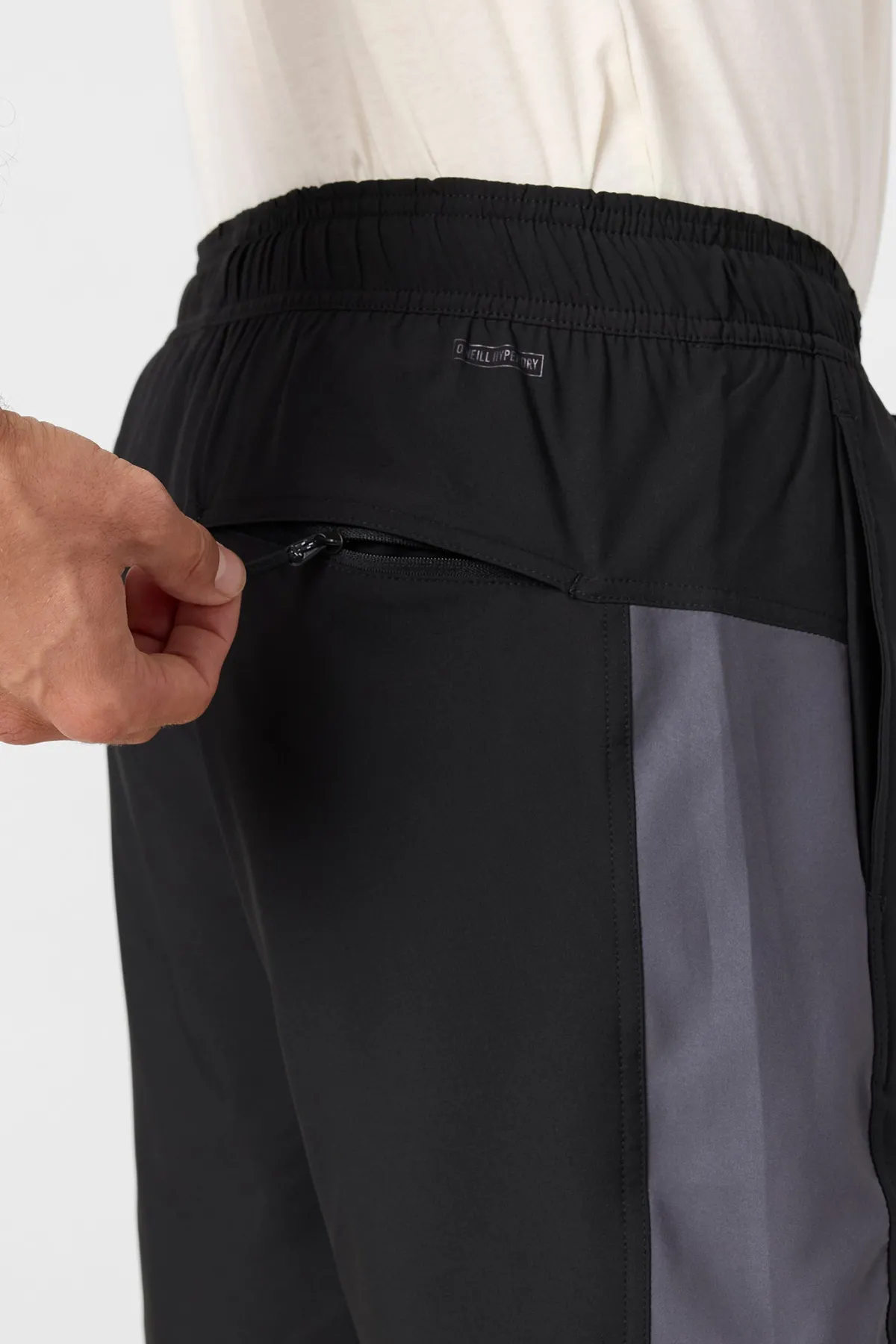 Shorts^O'Neill Perform Light Tech Panel Lined Elastic Waist 17" Hybrid Shorts - | black