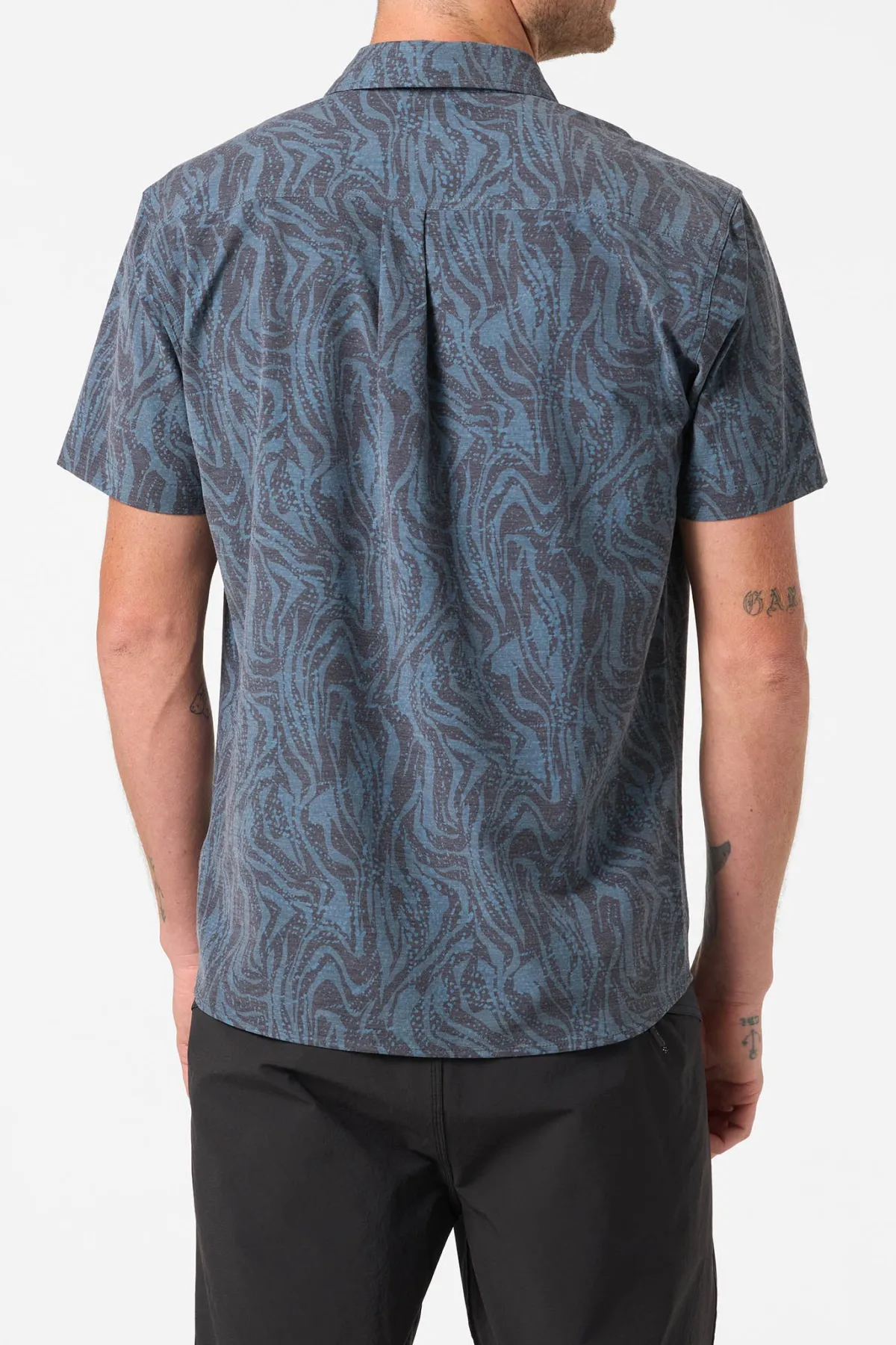 New Arrivals^O'Neill TRVLR UPF Traverse Standard Fit Shirt dark shadow